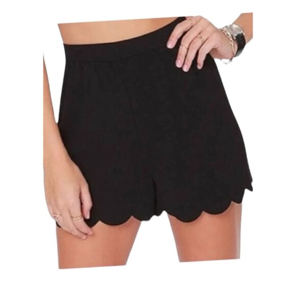 Monteau Scalloped Short Shorts - Picture 1 of 8